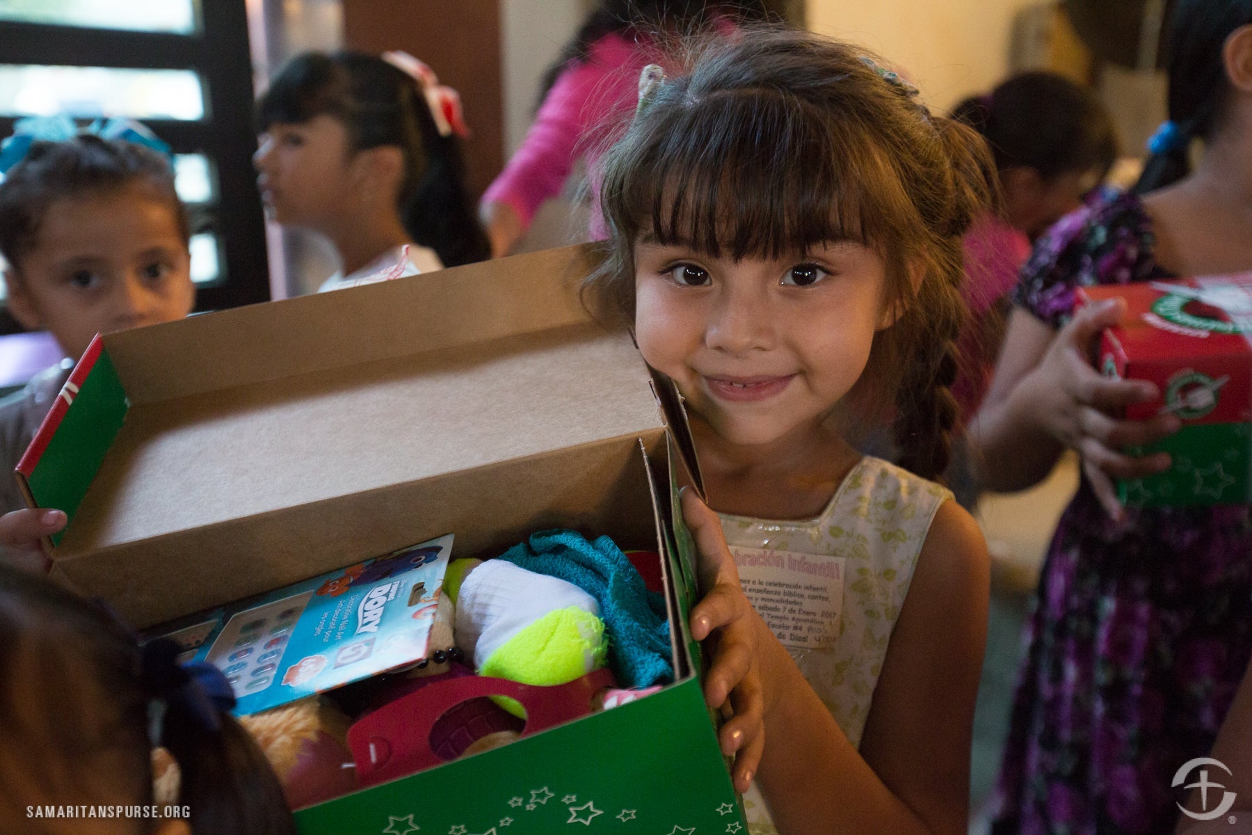 Shoebox Packing Instructions for Beginners Step By Step - Lion Wholesale